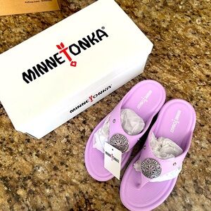 💜 Minnetonka summer sandals 💜